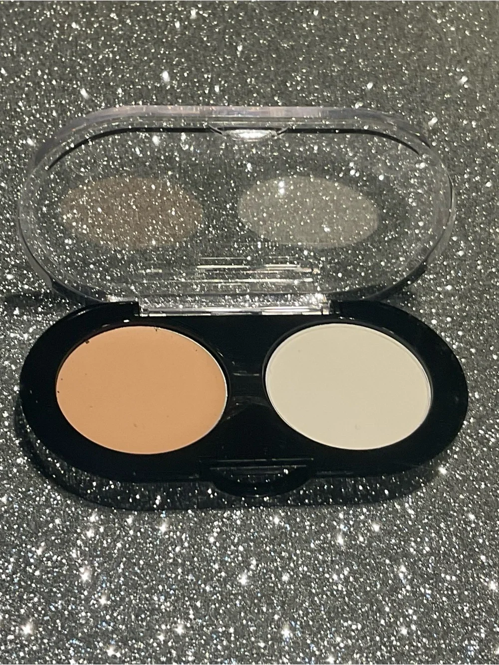 Bobbi Brown Creamy Concealer in BEIGE/PALE YELLOW
